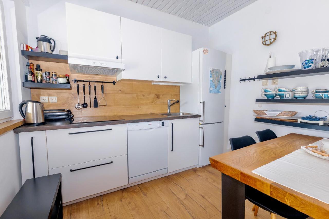 Residence Pecek Новиград Екстериор снимка