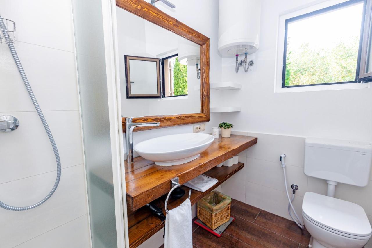 Residence Pecek Новиград Екстериор снимка