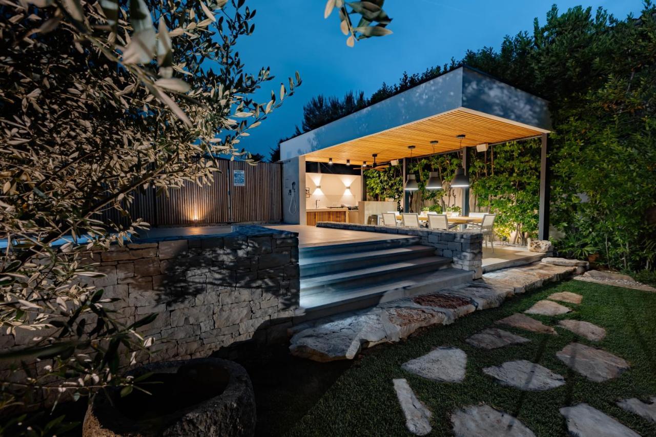 Residence Pecek Новиград Екстериор снимка