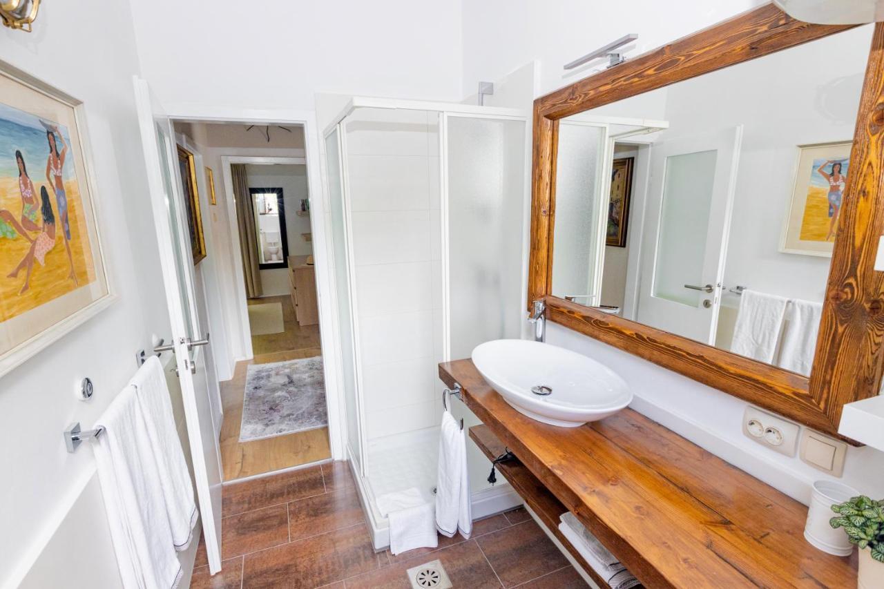 Residence Pecek Новиград Екстериор снимка